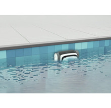 Schwimmbad mit Reinigungsroboter