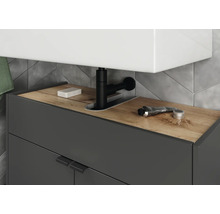 Waschbeckenunterschrank mit Armatur, Waschlotion und Seife