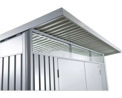 Detailansicht eines Gerätehauses mit Metalldach und vertikalen Wandelementen.
