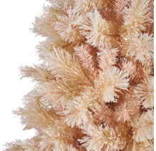 Detailaufnahme eines künstlichen Weihnachtsbaums