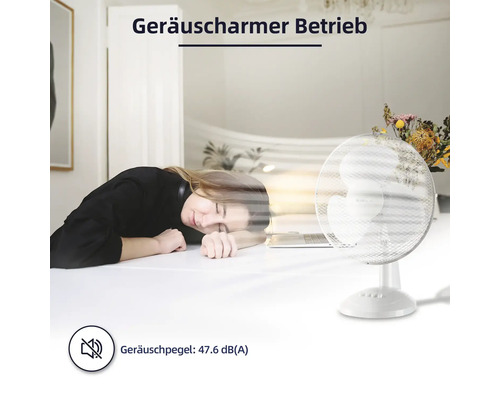 Tischventilator im Einsatz mit schlafender Person im Hintergrund