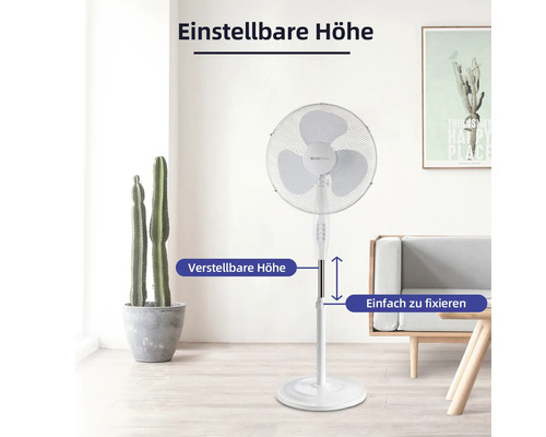 Standventilator mit einstellbarer Höhe im Wohnzimmer