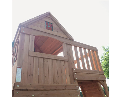 Spielhaus aus Holz mit Fenster und Geländer