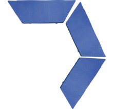 Drei blaue, trapezförmige Pflastersteine in Pfeilform.