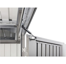 Detailansicht eines Metallgartenschranks mit Gasdruckfeder zur Unterstützung beim Öffnen der Tür