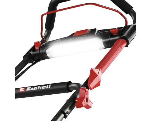 Detailansicht eines Rasenmähers mit LED-Leuchte am Griff von Einhell