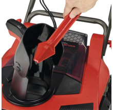 Reinigungswerkzeug für Schneefräse im Einsatz