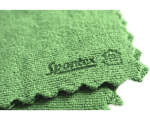 Grünes Mikrofasertuch mit gewelltem Rand im Detail