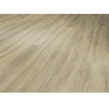 Bodenfläche mit Laminat in Holzoptik.