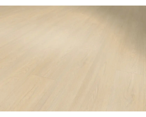 Bodenfläche mit hellem Laminat
