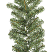 Detailaufnahme einer künstlichen Tannengirlande