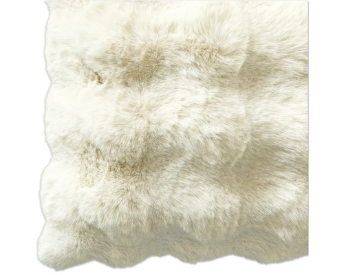 Detailansicht eines Teppichs aus Kunstfell