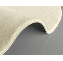 Detailansicht eines beigen Teppichs mit Flor