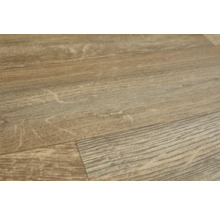 Nahaufnahme eines Laminatbodens mit Holzoptik