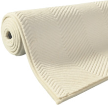 Aufgerollte Teppichunterlage mit Zickzackmuster