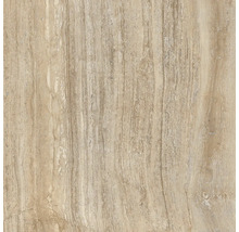 Nahaufnahme einer Travertinfliese mit natürlicher Maserung.