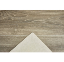 Beige Teppichunterlage auf Holzboden