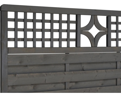 Detailansicht eines Zaunelements mit Rankgitter und Sternornament aus Holz