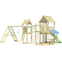 Holzspielplatz mit Schaukel, Kletterwand, Rutsche und zwei Spieltürmen