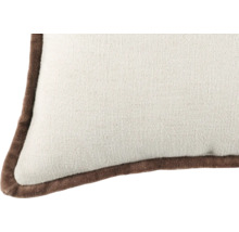 Dekokissen mit braunem Rand