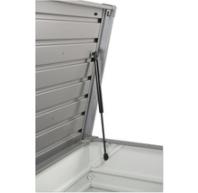 Geöffnete Gartentruhe mit Gasdruckfeder