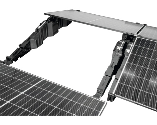 Solaranlage mit Paneelen und Befestigungsmaterial