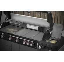 Offener Gasgrill mit Grillrosten und Bedienknöpfen