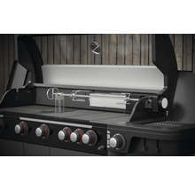 Gasgrill mit Drehspießfunktion und mehreren Reglern.