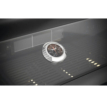 Innenraum eines Grills mit Temperaturanzeige