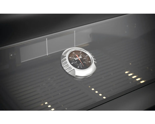 Innenraum eines Grills mit Temperaturanzeige