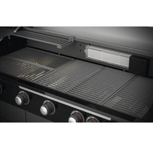 Gasgrill mit Grillrosten und Bedienknöpfen