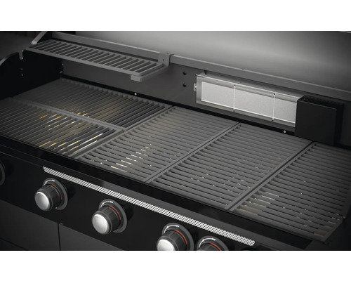 Gasgrill mit Grillrosten und Bedienknöpfen