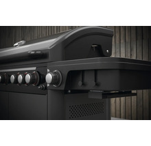 Detailansicht eines schwarzen Gasgrills mit Drehreglern