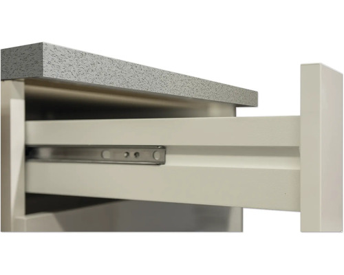 Detailaufnahme eines geöffneten Schubladenelements mit Auszugsschienen