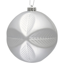 Weihnachtskugel mit Blattmuster zum Aufhängen
