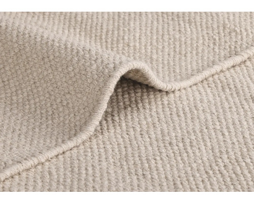 Nahaufnahme eines beigen Teppichs mit gewebter Textur