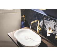 Modernes Badezimmer mit Aufsatzwaschbecken, Armatur und Seifenspender