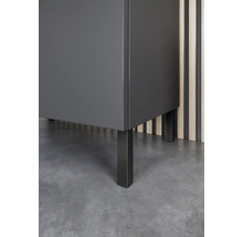 Detailaufnahme eines grauen Badezimmerschranks mit schwarzen Füßen