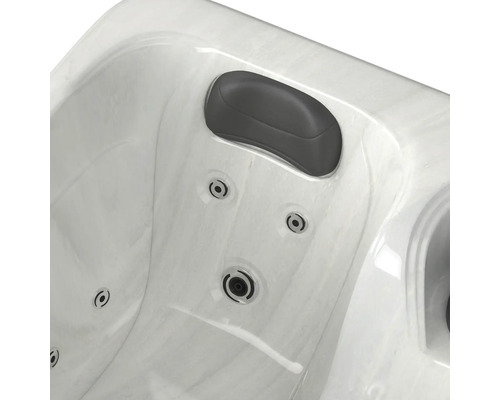 Detailansicht eines Whirlpools mit Kopfstütze und Düsen
