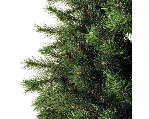 Nahaufnahme eines künstlichen Weihnachtsbaums mit grünen Nadeln