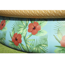 Detailansicht eines Pools mit Hibiskusblüten- und Palmenblattmuster