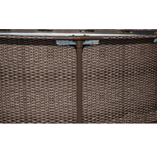 Detailansicht eines Aufstellpools mit Rattanverkleidung und Stützkonstruktion.