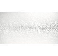 Nahaufnahme eines hellen Textilmaterials mit feiner Webstruktur