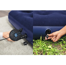Aufblasbares Gästebett mit Pumpe und Verschlussstopfen im Detail