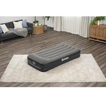 Bestway Luftmatratze im Wohnzimmer auf einem Teppich