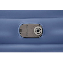 Detail einer Luftmatratze mit integrierter Pumpe