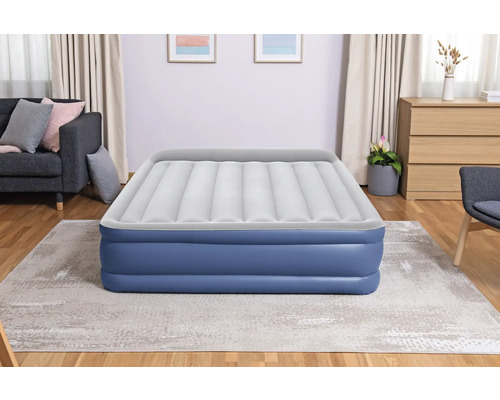 Aufblasbares Gästebett im Schlafzimmer