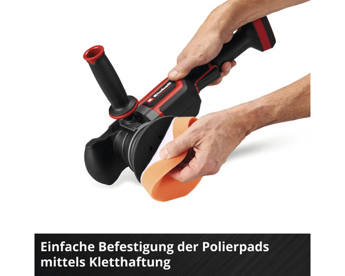 Aufsatz eines Polierpads auf eine Poliermaschine.