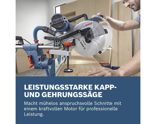 Bosch Kapp- und Gehrungssäge im Einsatz beim Schneiden von Holz