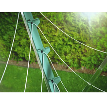 Detailansicht eines Zaunpfostens mit Zaunlitze